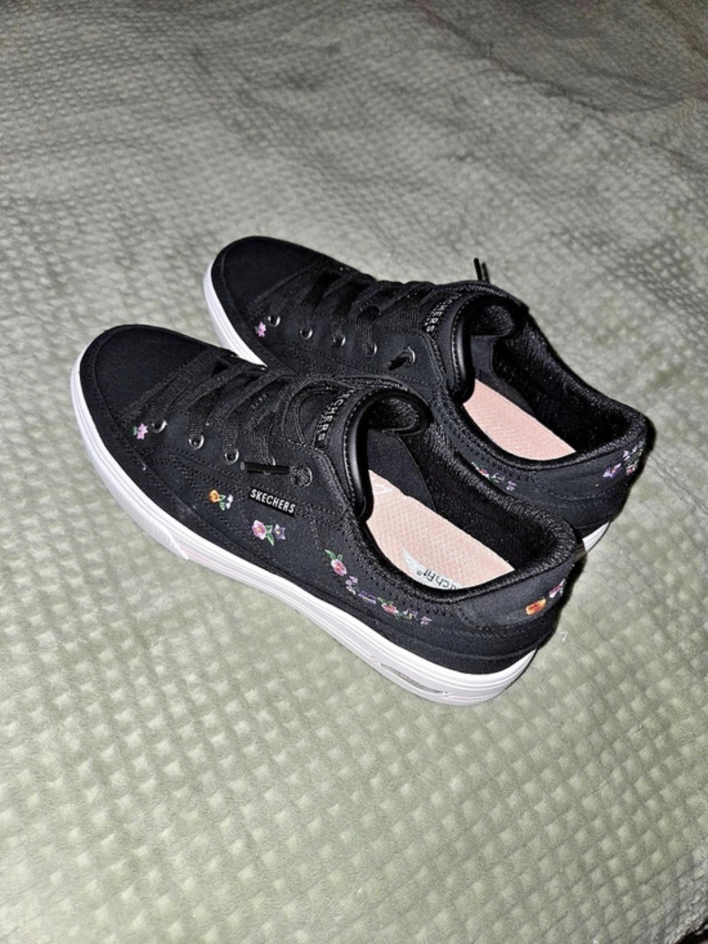 Skechers Arch Fit Arcade - Subtle Bouquet Sneakers Black & White US 10